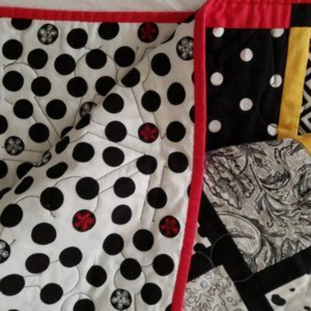 Contemporary Black & White Pieced Bed Quilt 70
